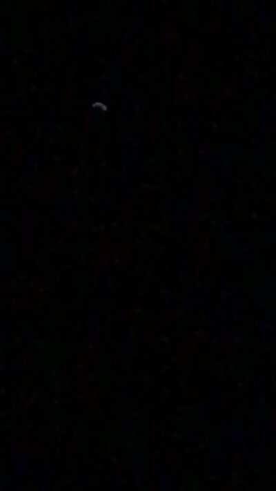 10:43-11:15 January 18 (just now) saw a ufo and I’m actually tripping myself out rn idk what to do. I’ve been rewatching the video for the past hour