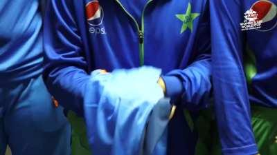 Beautiful moments with India & Pakistan players, exchanging jerseys, selfies, lots of smiles.