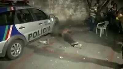 WCGW trying to break police car window