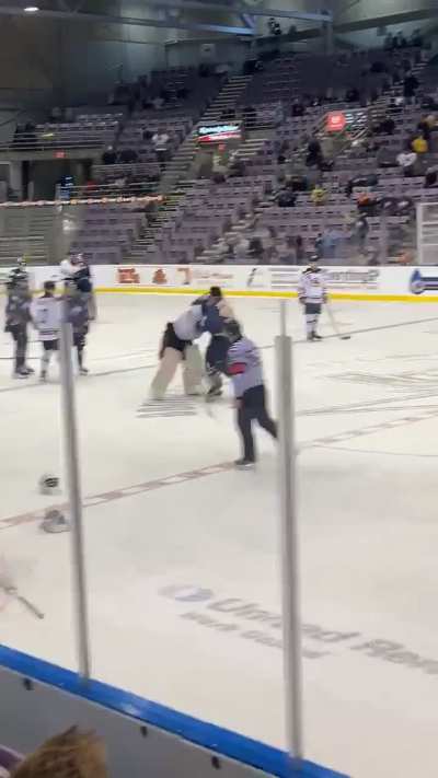 Nice little goalie scrum (Junior A)