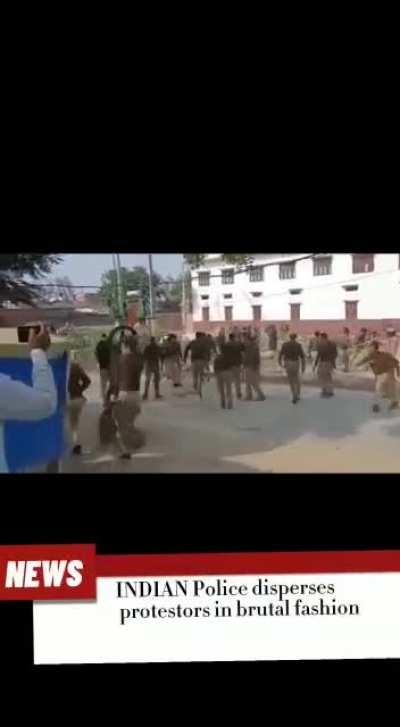 Protestors demanding compensation for land acquisition meet Police