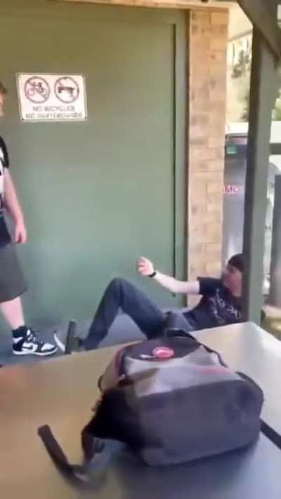 Context: skinny kid in black shirt was talking shit abt the other kids dad. They have tons of beef before this aswell 