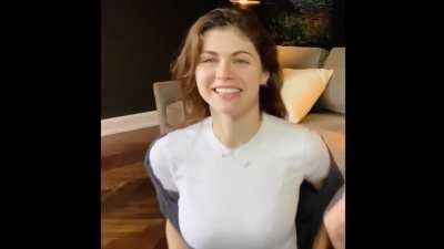 Shaking her coat off (YT 09/04/20)