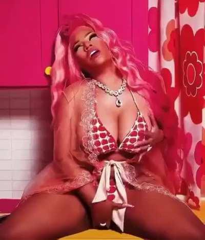 Who’s tryna rp as Nicki for me?