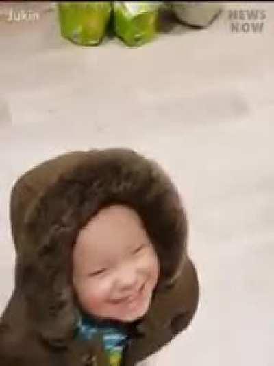 Kleines Kind ist uns allen weit voraus