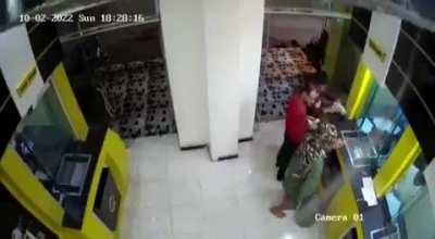 Woman deposits grenade after disagreement