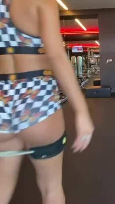 Slow motion edits of her walking into the gym - perfect cheeks