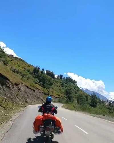 What it's like to drive on the Leh Manali Highway in India