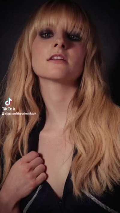 Melissa Rauch Is A Home Run