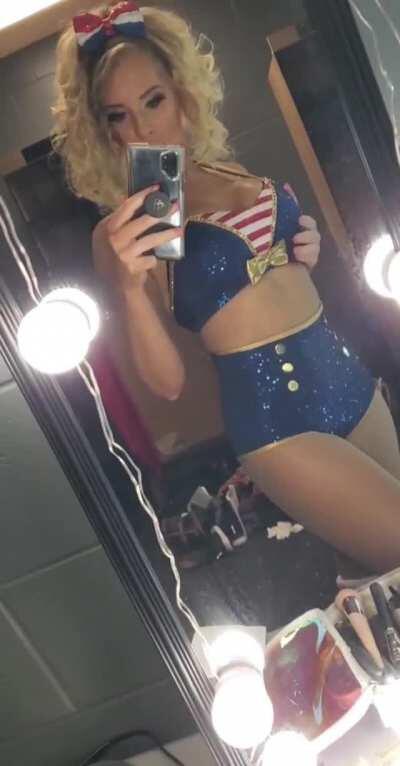 Lacey Evans