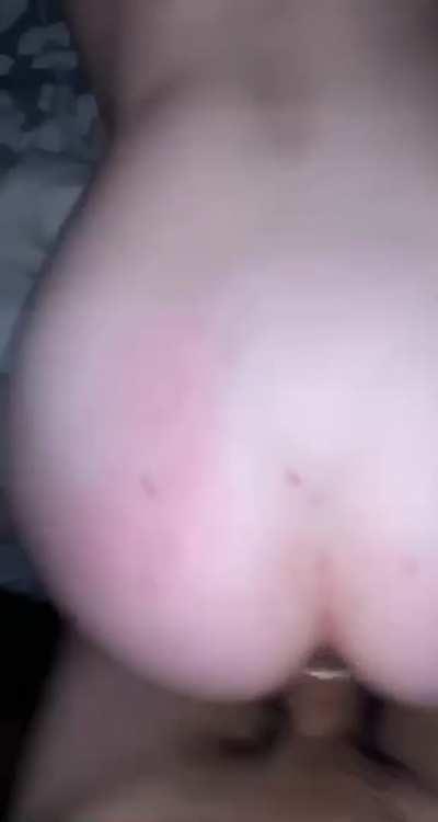 Blond Girl enjoys a Big Arab Cock - Gros zob de Rebeu écarte une chatte de blanche avec une capote