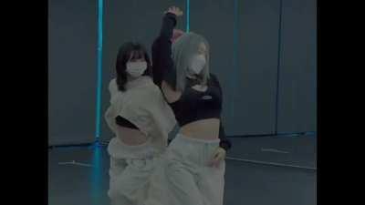 211230 SEULGI & WENDY - GOT the beat is having fun practicing 💥🤍💥[ENG SUB]