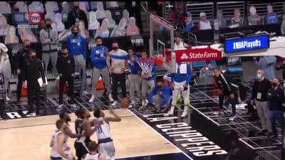 [Highlight] Rondo gives Kawhi a scary look after his wild game-tying three attempt