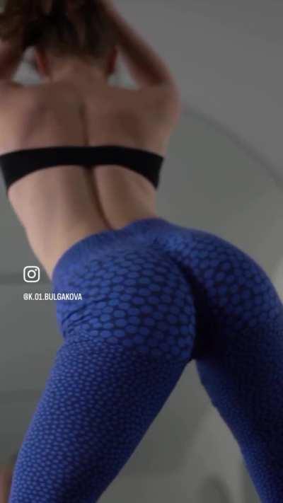 Cathy Bulgakova blue twerking
