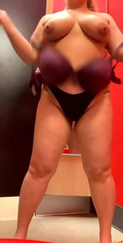 Dressing room titties