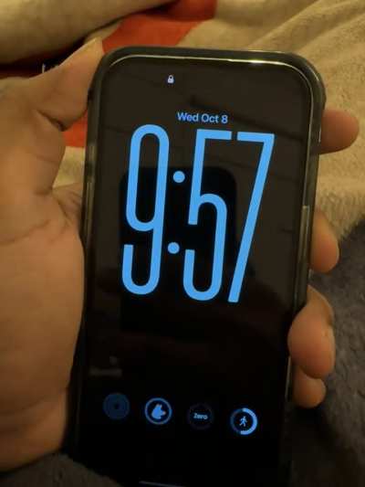 Why is the top part lightening up a second after the bottom part?