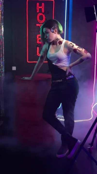 I don't know whether this is already posted or not but I just want to say that she nailed the cosplay perfectly.