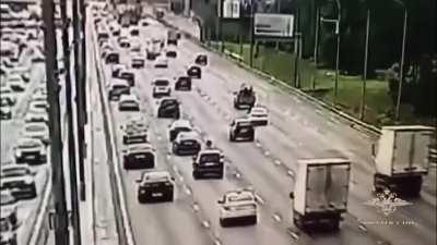 9 машин столкнулись сегодня на МКАД из-за оторвавшегося у ВАЗ-2114 колеса