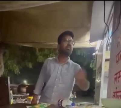 Jodhpur’s Junior Doctor abused a tea seller outside hospital during heated clash! Doctor got suspended.