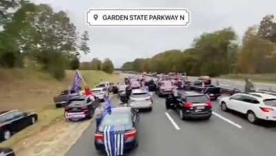 Trump supporters block and shut down freeway