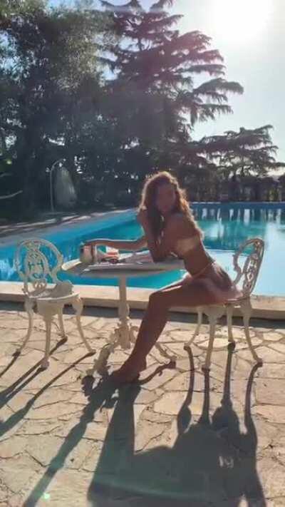 Inka Williams is waiting for you by the pool