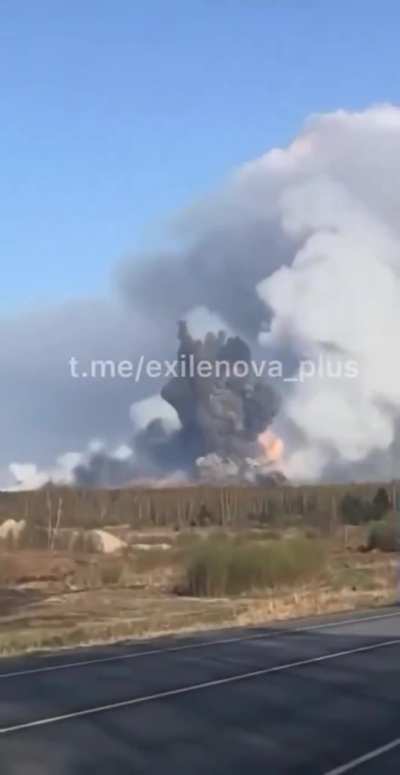 Huge explosion at the GRAU 51 Arsenal east of Moscov 22/4-25. Filming location roughly 6km distance.