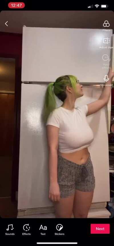 mmm,what a hottie🍈🍈