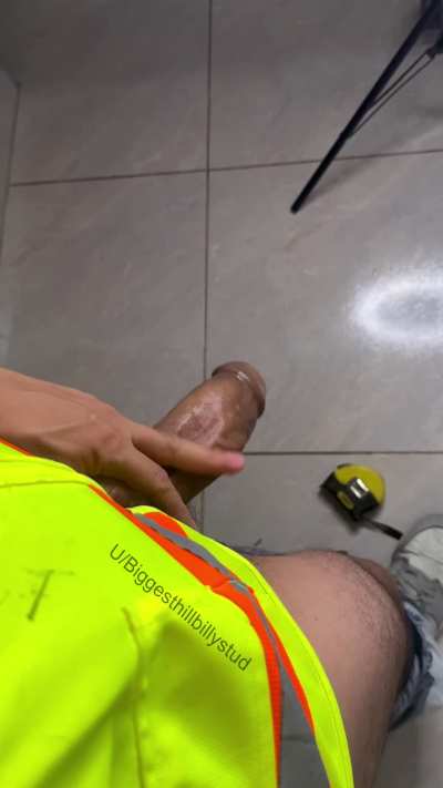 Will you hire this migrant to work into your house? 😈