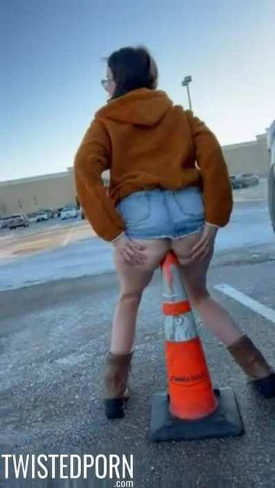 [Reddit/ Kik M4A] Looking for a bud to have fun with.