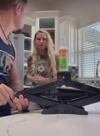 SiCkFuCk jAcKiNg oFF iN KiTcHeN