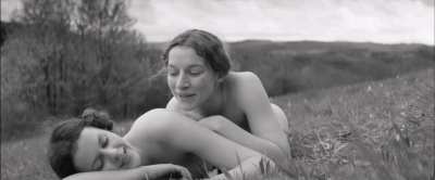 Antonia Bill &amp;amp; Philine Lembeck - Die andere Heimat &ndash; Chronik einer Sehnsucht (DE2013) - A BFF does silly things with you