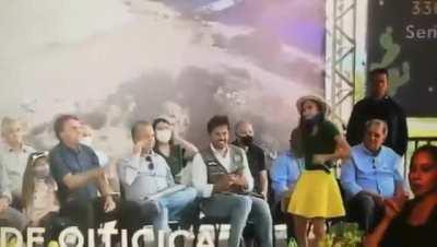 Em evento hoje, no RN, Bolsonaro pede para que uma criança retire a máscara em meio a uma aglomeração.