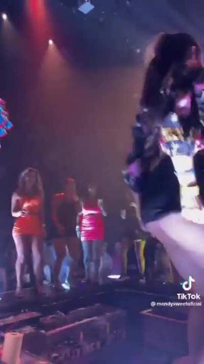 I want to see her again in a skirt. oficialmandysweet instagram