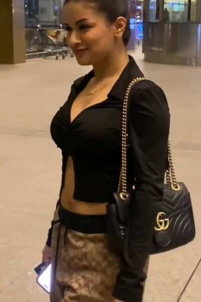 Avneet Kaur airport look