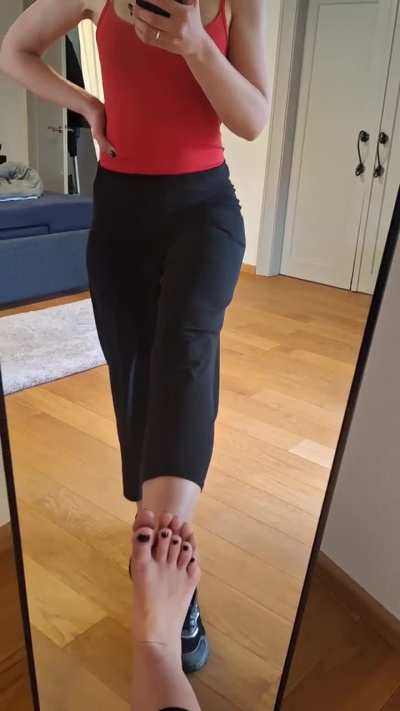 You’re not ready for how wet my sweaty feets got after that walk…🤭