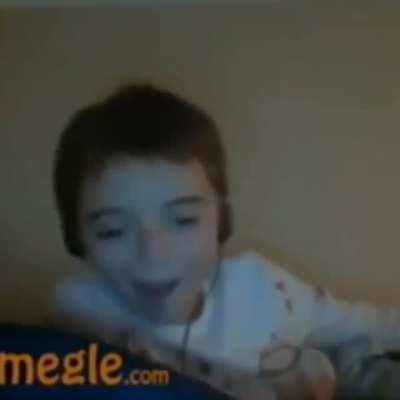 Alguem sabe me dizer a musica e qual o nome do canal desse cara?