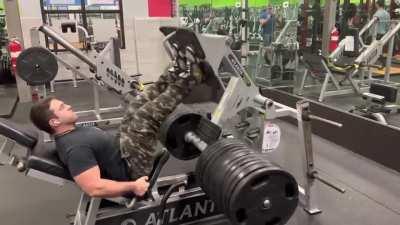Ego lifting on the leg press