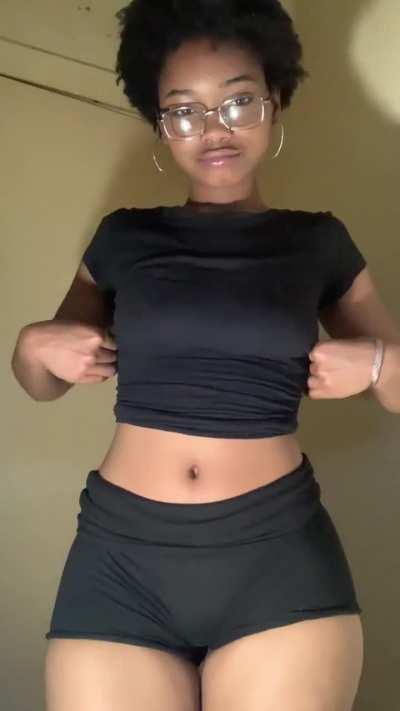 Ciara(@cloudyxkinks)