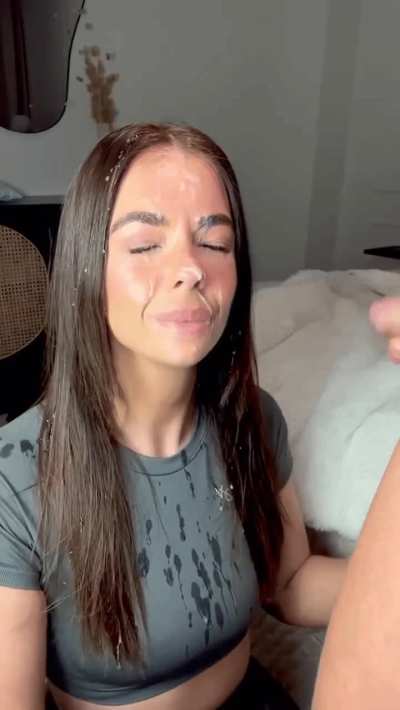 Brunette hot facial Cumshot 