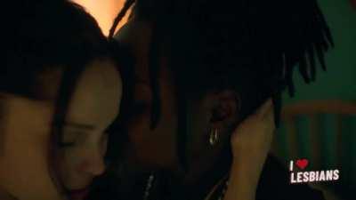 Lola Le Lann & Tracy Gotoas (Ganglands - s02e01)