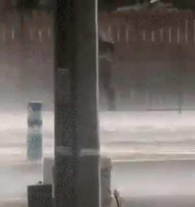 No, I won't get wet toda..