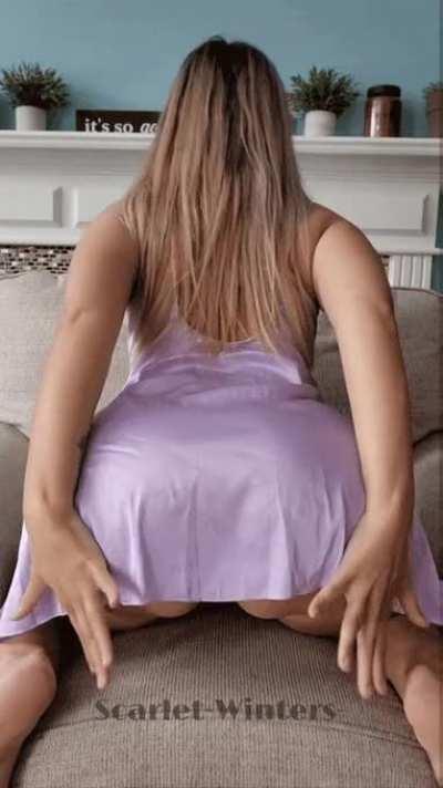 This teacher knows how to bend over and workit