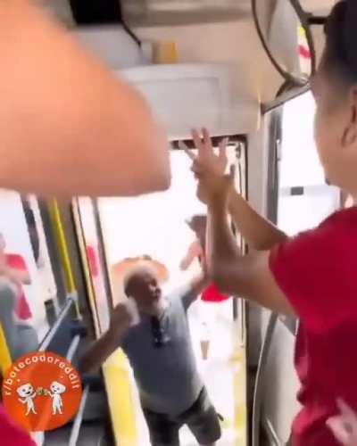 O cara é só humildade e simpatia, se é loco