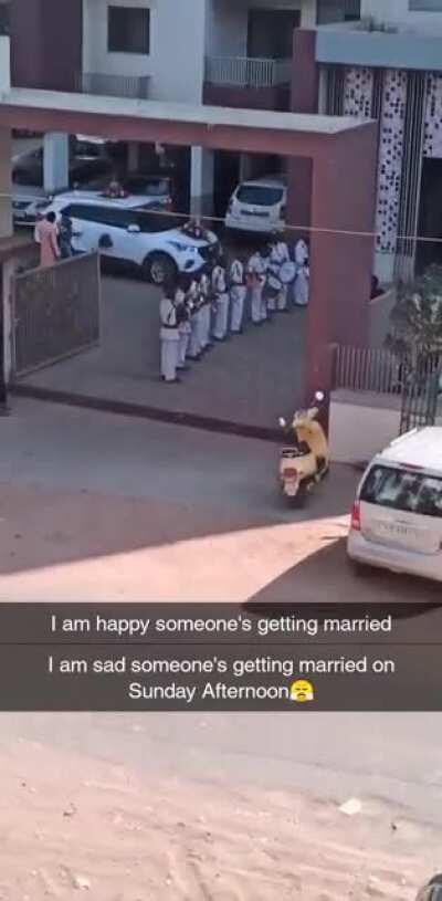 10 aadmi band baja rahe bc