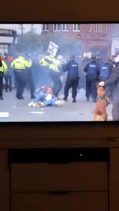 Watch the guard in the middle in the blue vest