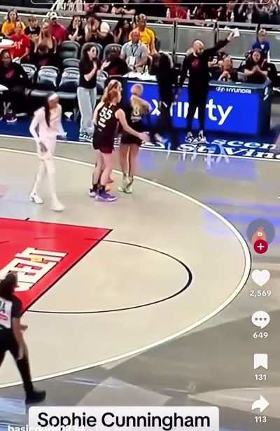 Fever Sophia Cunningham draws the offensive foul the hard way🫢‼️🤠