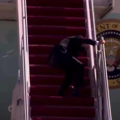 The commander-in-chief slipping in his own drip, 3 times 😫🐐