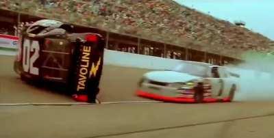 Siddharth Anand has always pushed himself with action, these car action scenes executed in Ta Ra Rum Pum were so good and now he will take the aerial route in Fighter. Rohit Shetty and Ali Abbas Zafar should stop throwing shades at Sid unnecessarily.