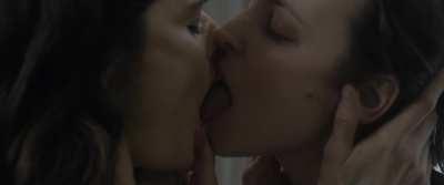 Rachel McAdams sucking Rachel Weisz's tit