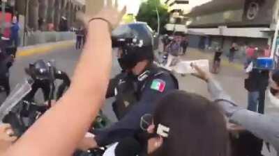 Police man set on fire in Guadalajara, Mexico